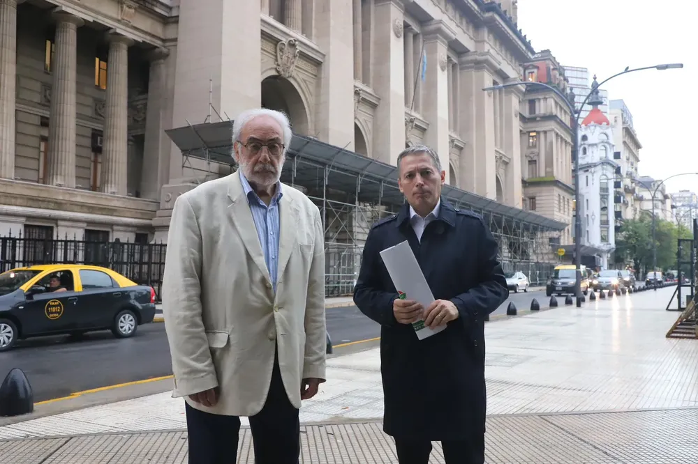 a0f6b52b-951e-434e-8775-47d04befc502