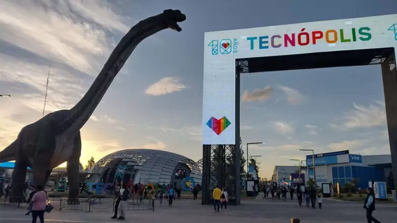 693f4da8a16a6__780x780