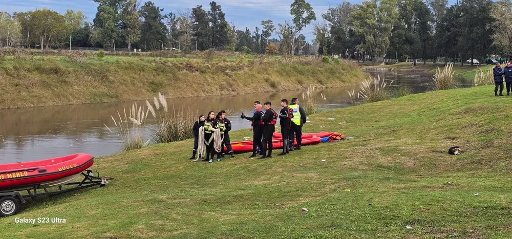 Desesperada búsqueda de un hombre desaparecido tras arrojarse al río Reconquista en Moreno