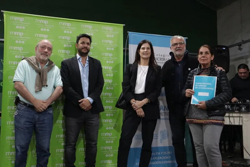 Ricardo Curuchet realizó una nueva entrega de escrituras