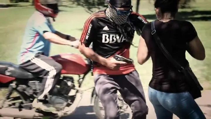 NOTA 1 MUJER POLICIA BALEADA