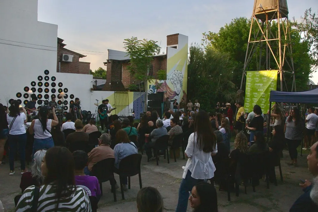 2b438538-e6a4-490d-a504-cdea8b32afa3