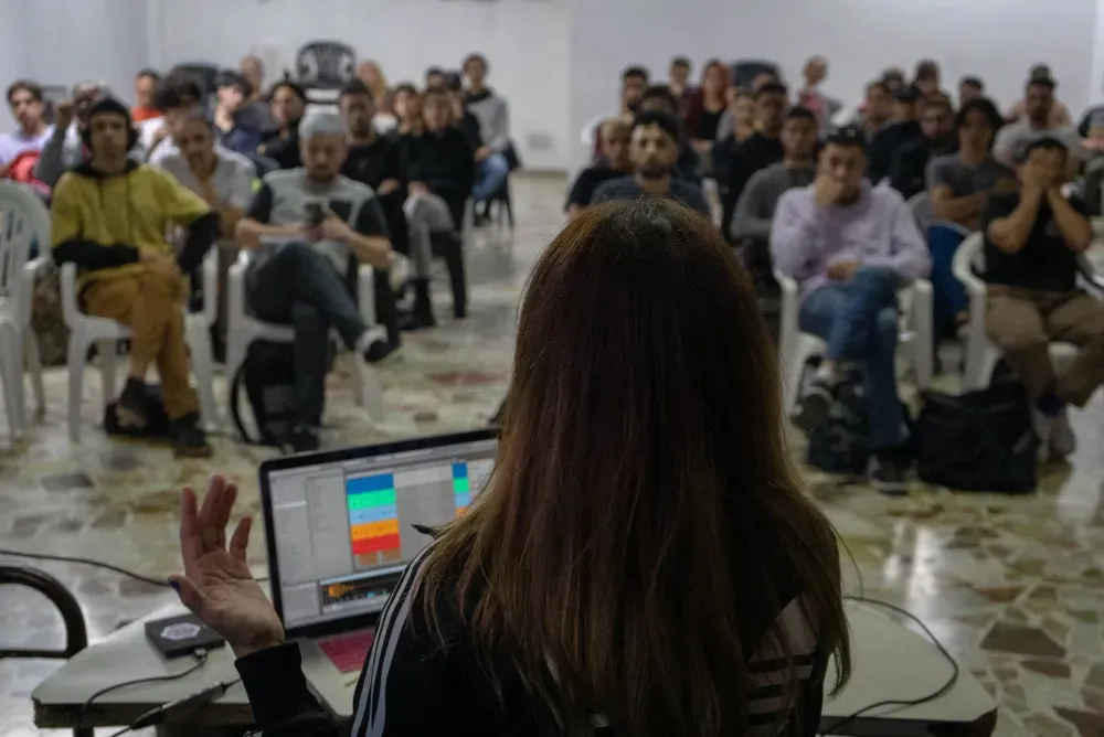 e9f3b570-2196-4a11-8842-3f70c392c77d